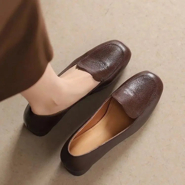 French Retro Soft Leather Loafers for Women, Thick Heel, Small Leather Shoes, 2025 Spring New Low Heel Pumps — feature 10