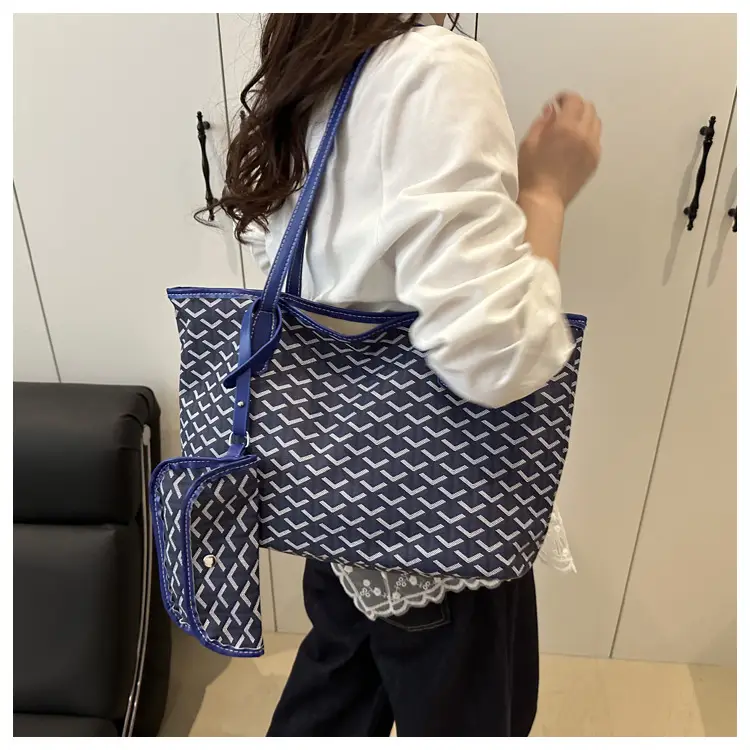 Blue Printed Vintage Mother-son Tote Bag 2025 Spring Summer — feature 11