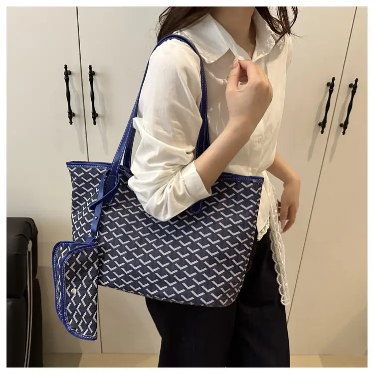Blue Printed Vintage Mother-son Tote Bag 2025 Spring Summer — feature 13