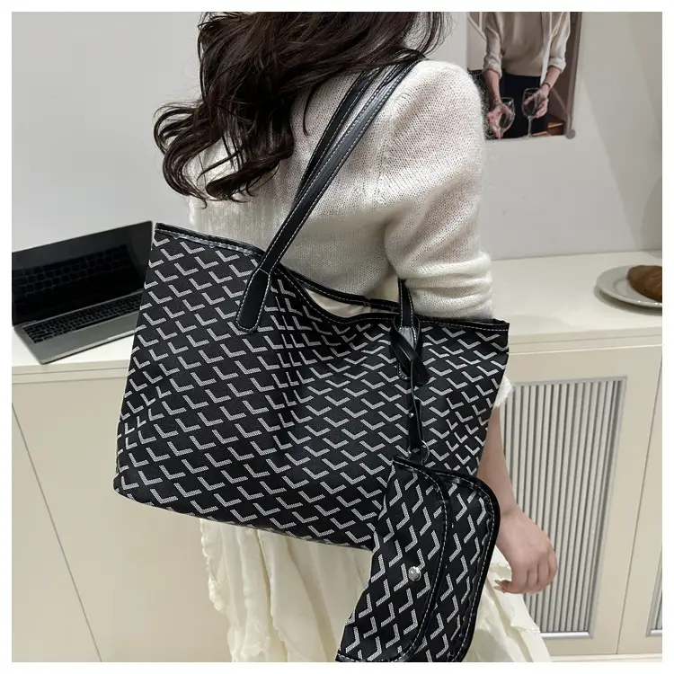 Blue Printed Vintage Mother-son Tote Bag 2025 Spring Summer — feature 17