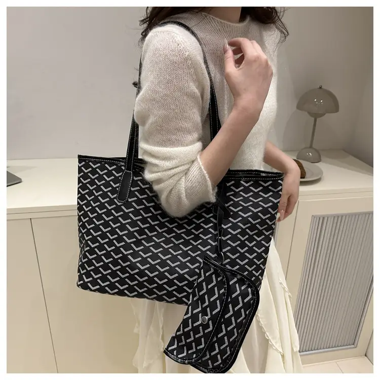 Blue Printed Vintage Mother-son Tote Bag 2025 Spring Summer — feature 19