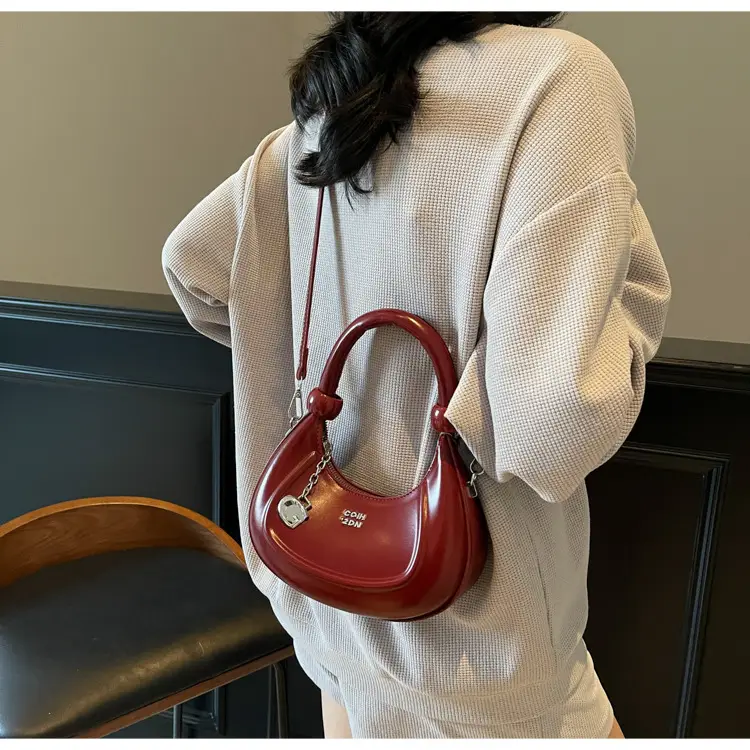 Women's Creamy Retro Shoulder Bag 2025 New — feature 34