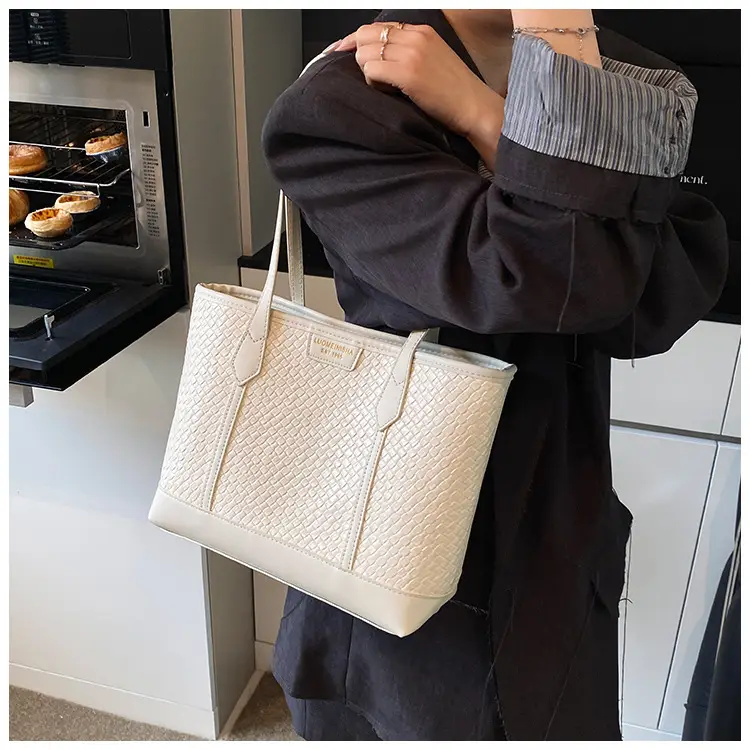 Pink Cross-Border Shoulder Bag 2025 New Spring — feature 18