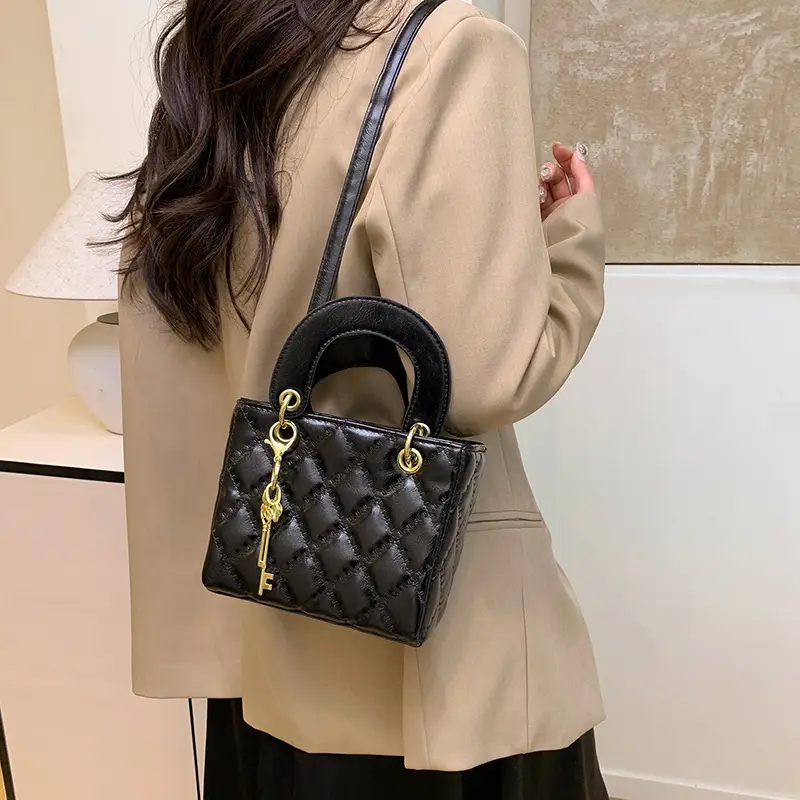 New Korean Style Textured Black Shoulder Bag for Women - Image 4