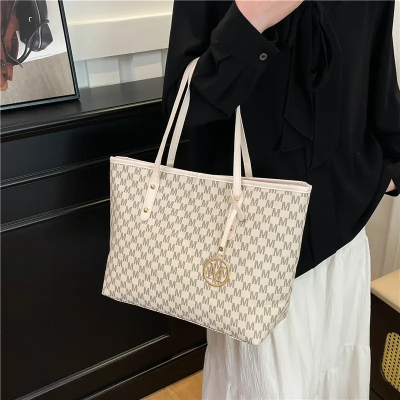 Pink Letter Printed Shoulder Bag for Women 2025 - Image 6