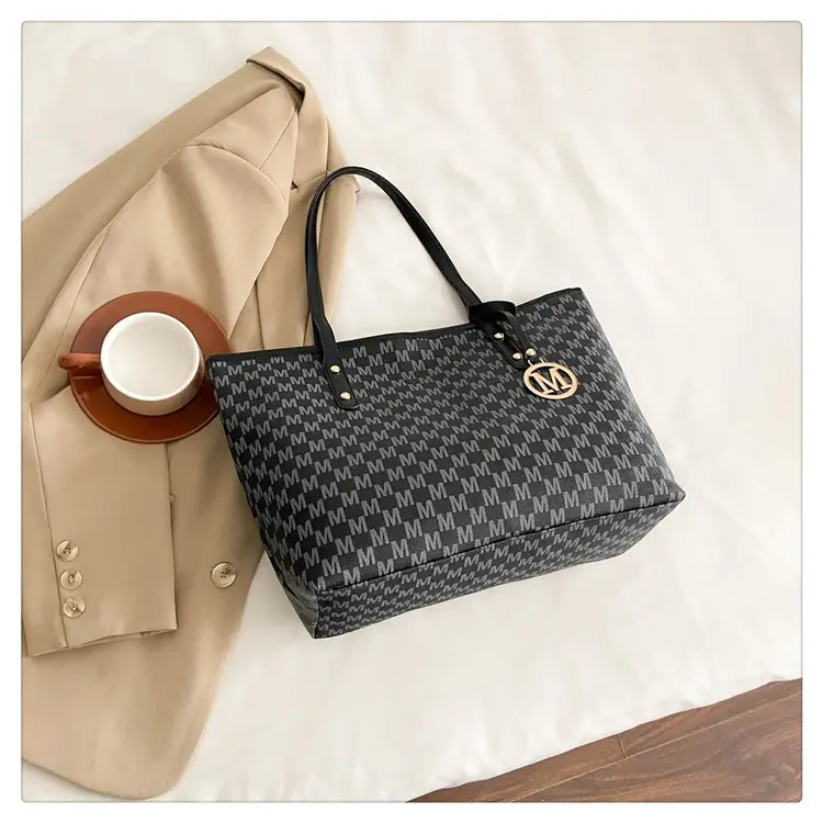 Pink Letter Printed Shoulder Bag for Women 2025 - Image 4