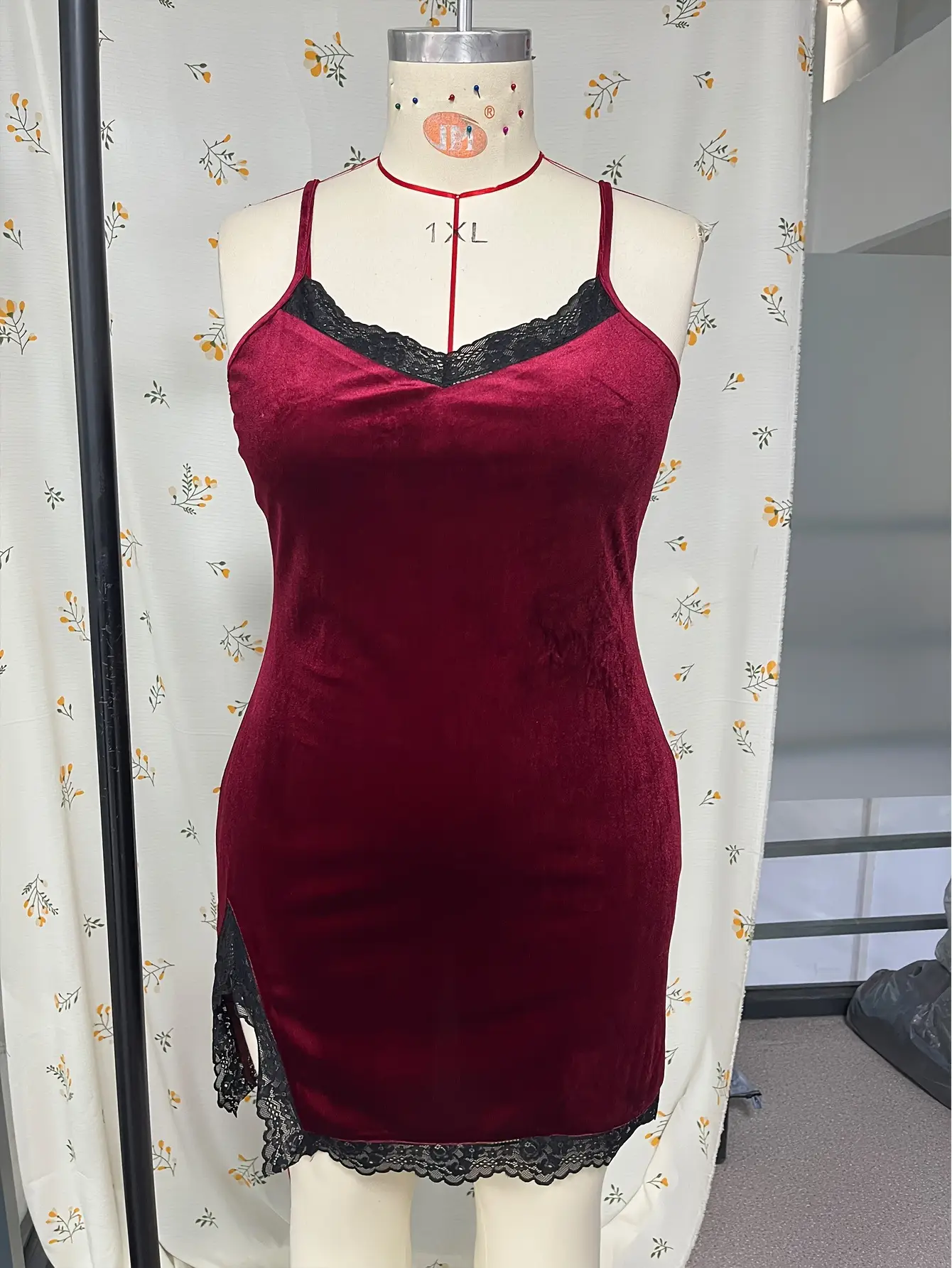 European American Cross-Border Lace Burgundy Nightgown Dress — feature 9