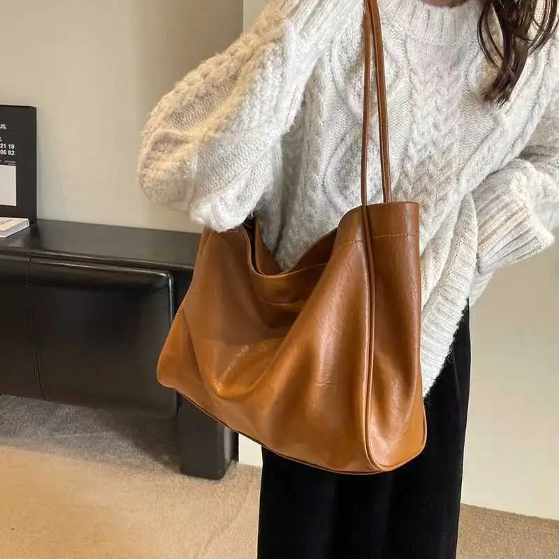 Black PU Leather Retro Commuter Tote Bag Large Capacity - Image 7