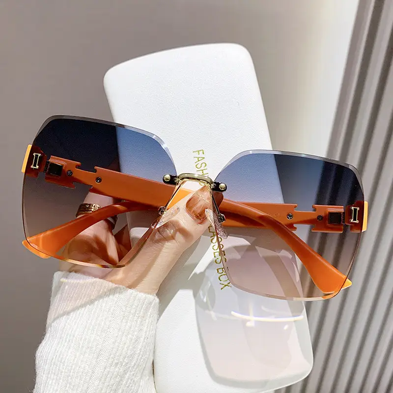 Elegant Black Diamond Frame Sunglasses for Women