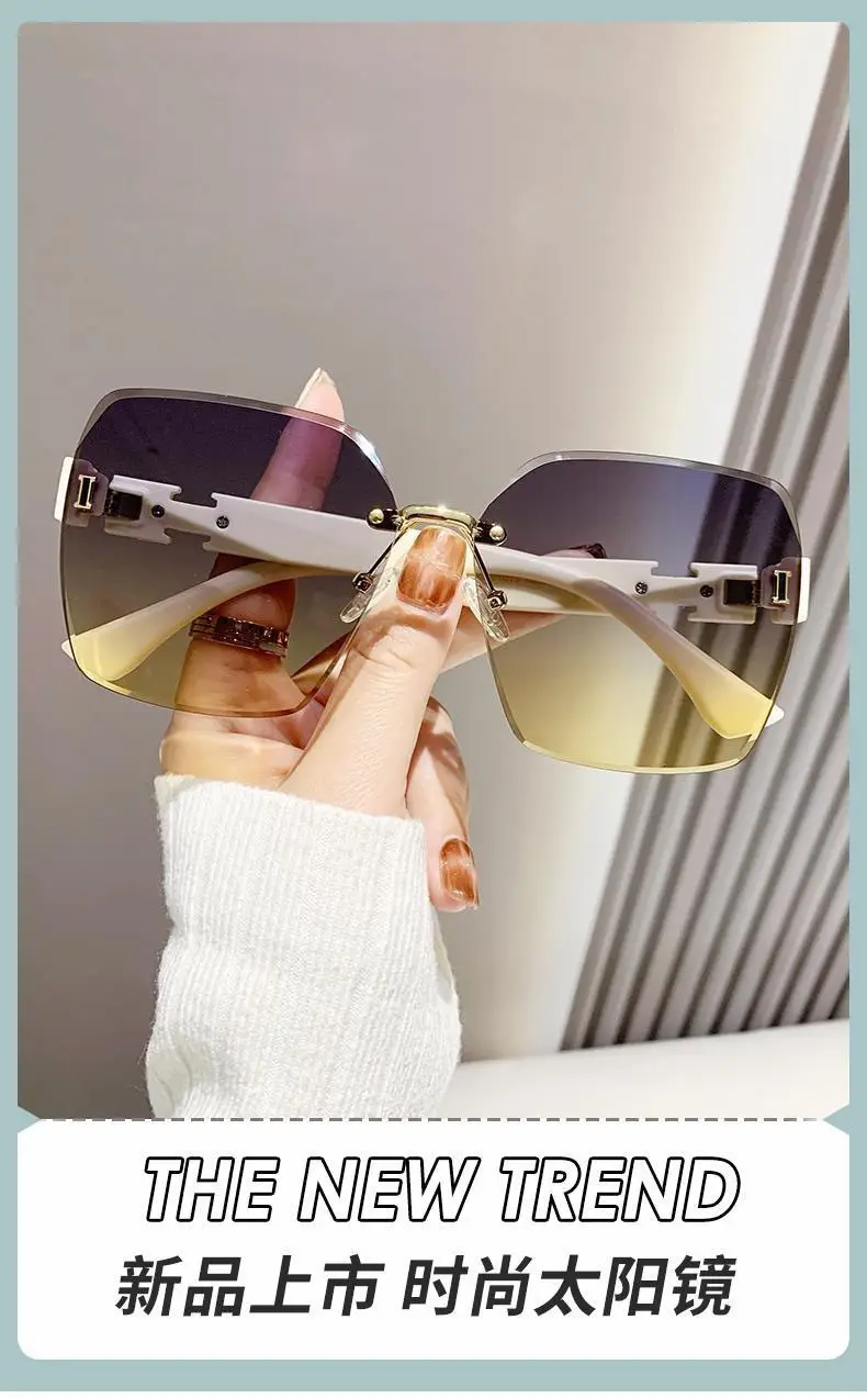 Elegant Black Diamond Frame Sunglasses for Women — feature 1
