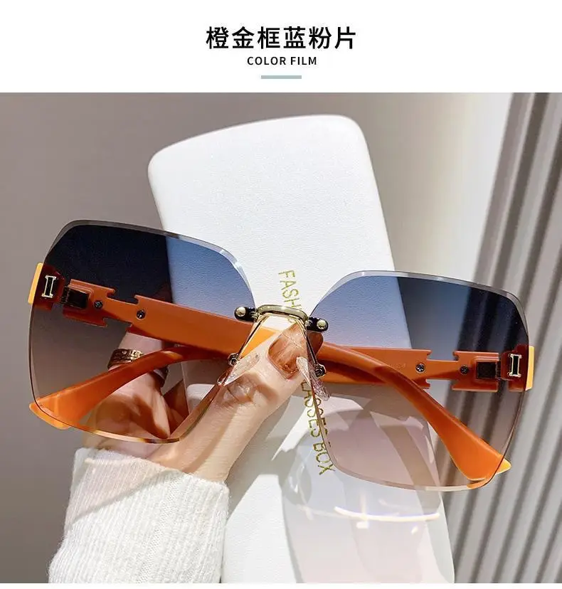 Elegant Black Diamond Frame Sunglasses for Women — feature 13