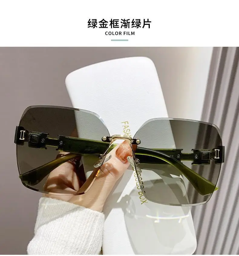 Elegant Black Diamond Frame Sunglasses for Women — feature 7