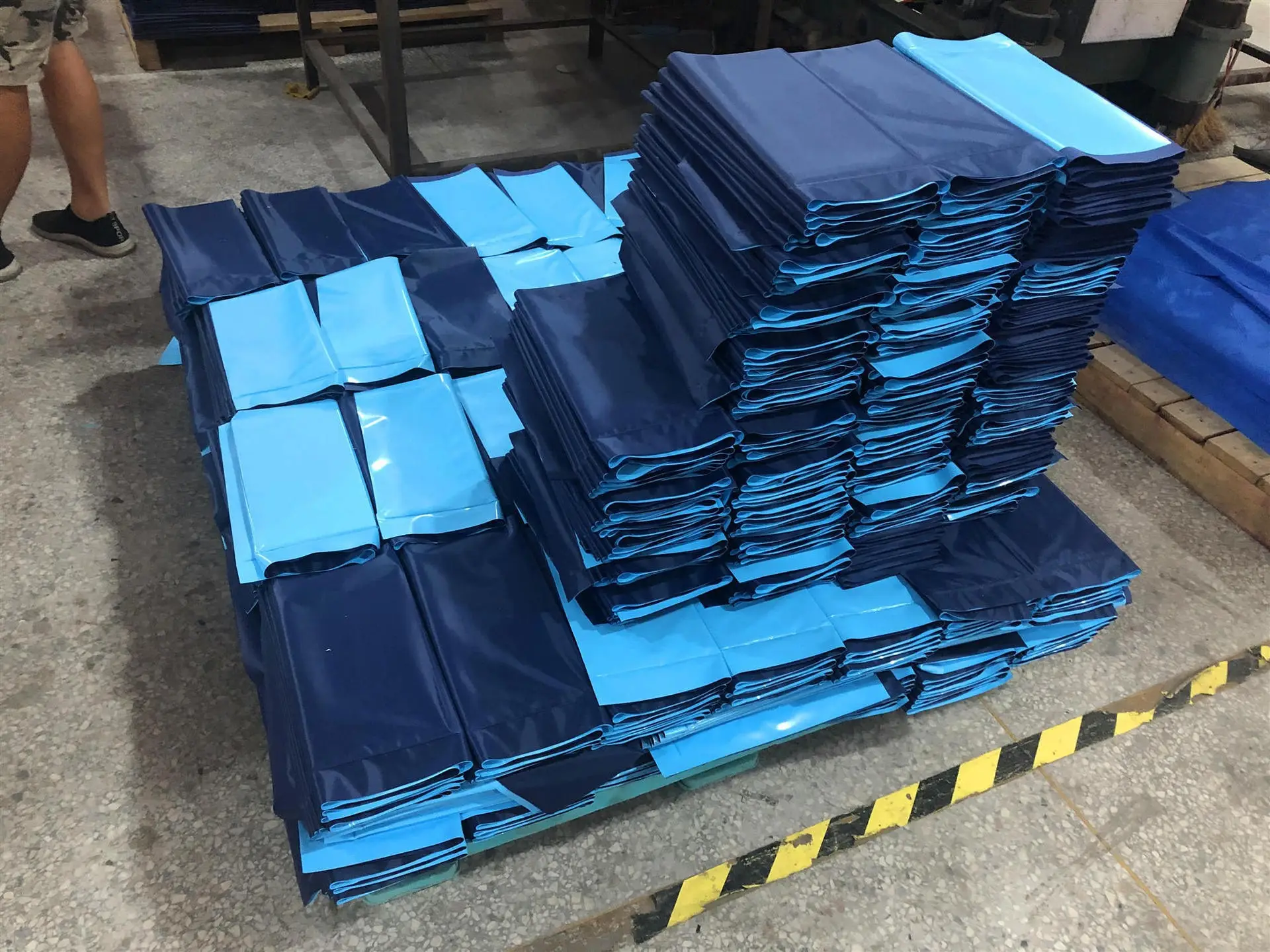Foldable Pet Bathtub Blue Waterproof Mobile Pool — feature 5