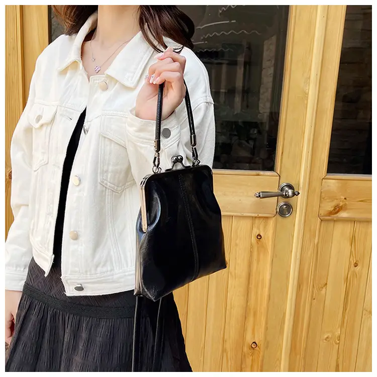 Retro Red Leather Shoulder Bag for Women 2025 — feature 10