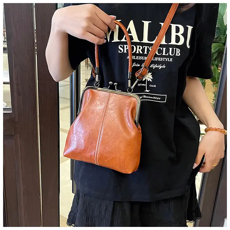 Retro Red Leather Shoulder Bag for Women 2025 — feature 18