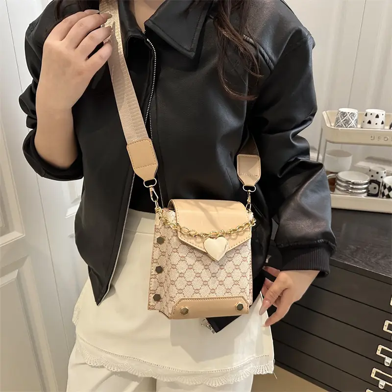 Retro Crossbody Bag White Gold Chain 2025 Trend - Image 7