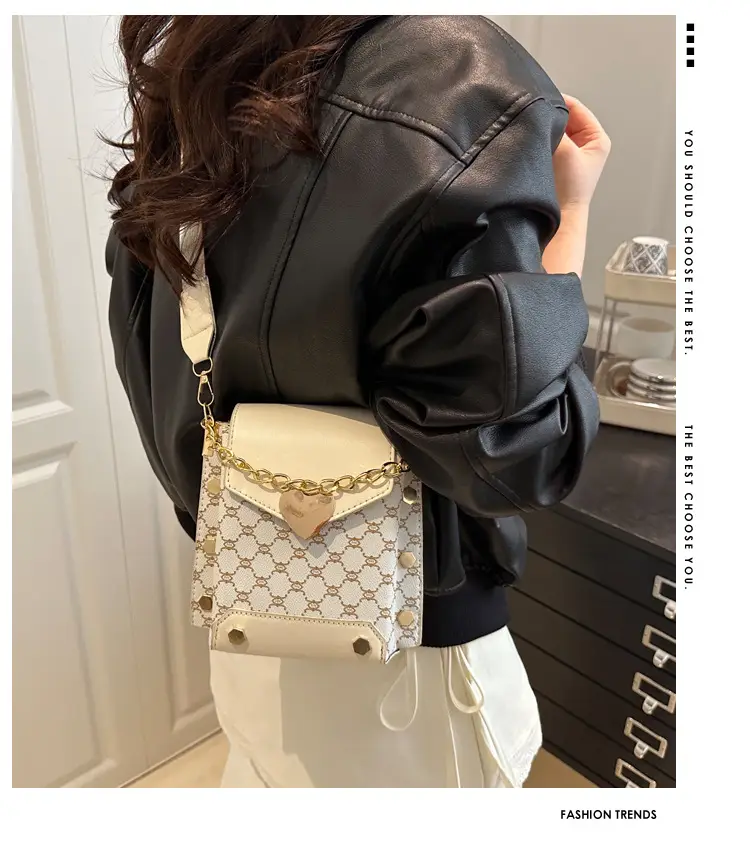Retro Crossbody Bag White Gold Chain 2025 Trend — feature 2
