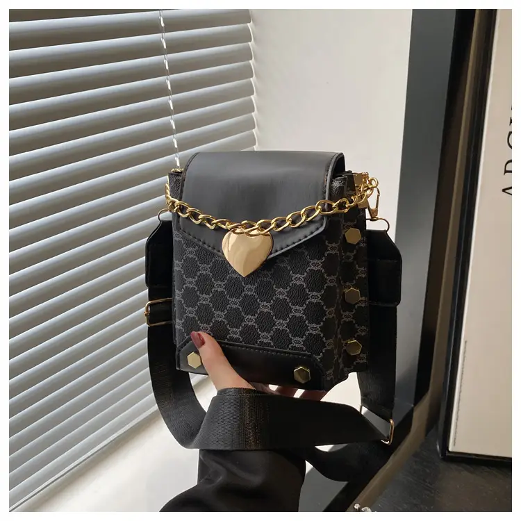 Retro Crossbody Bag White Gold Chain 2025 Trend — feature 21