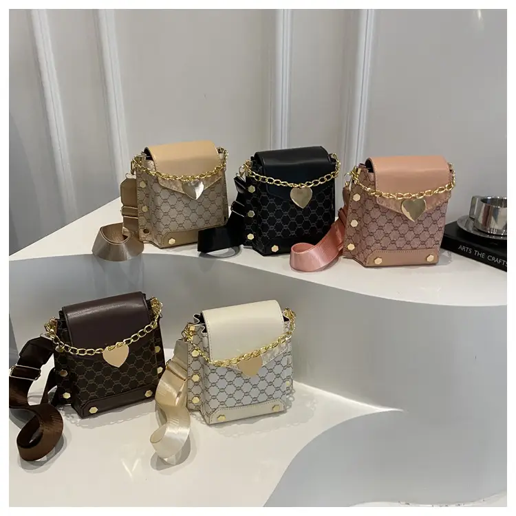 Retro Crossbody Bag White Gold Chain 2025 Trend — feature 25