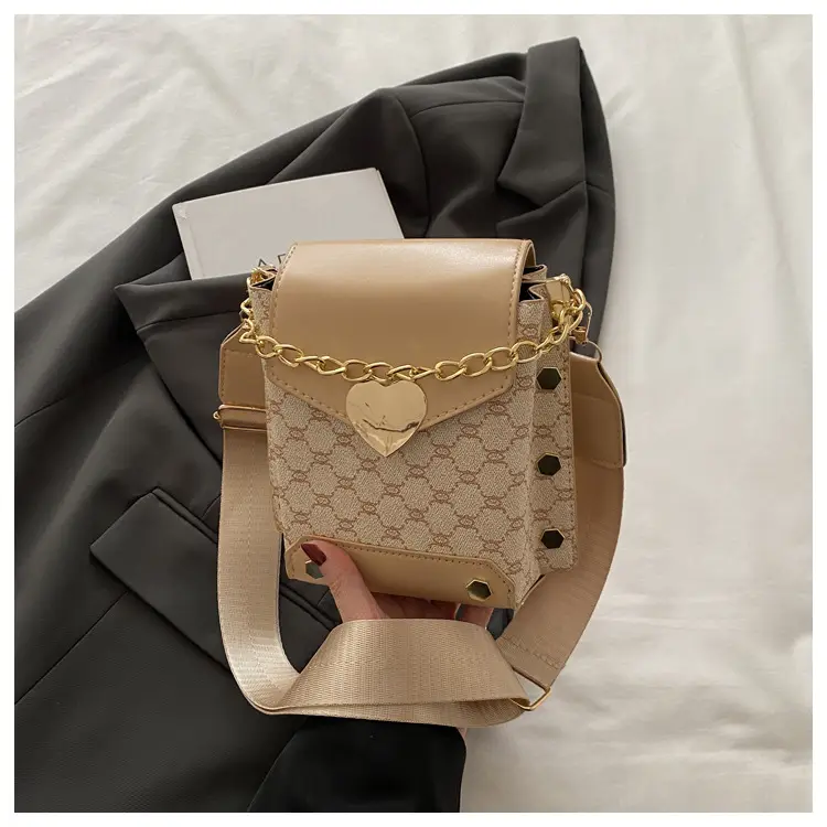 Retro Crossbody Bag White Gold Chain 2025 Trend - Image 4