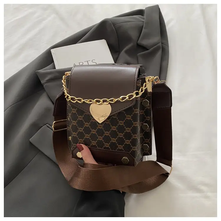 Retro Crossbody Bag White Gold Chain 2025 Trend - Image 5