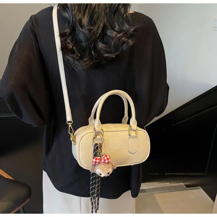 2025 Women's Black Textured Shoulder Bag with Flower Tassel — feature 10