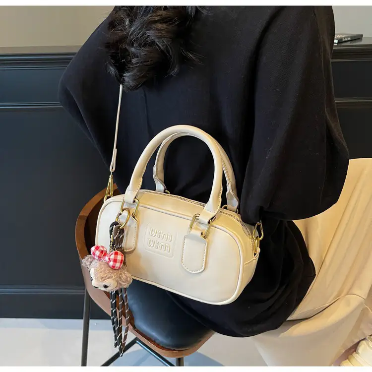 2025 Women's Black Textured Shoulder Bag with Flower Tassel — feature 11