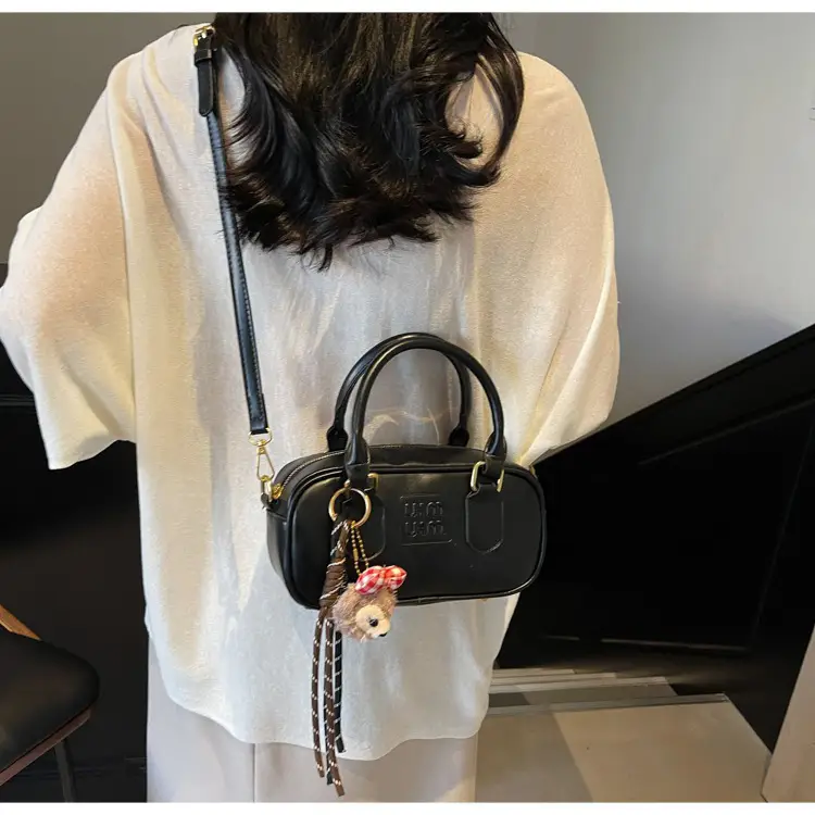 2025 Women's Black Textured Shoulder Bag with Flower Tassel — feature 13