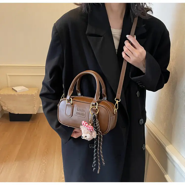 2025 Women's Black Textured Shoulder Bag with Flower Tassel — feature 15