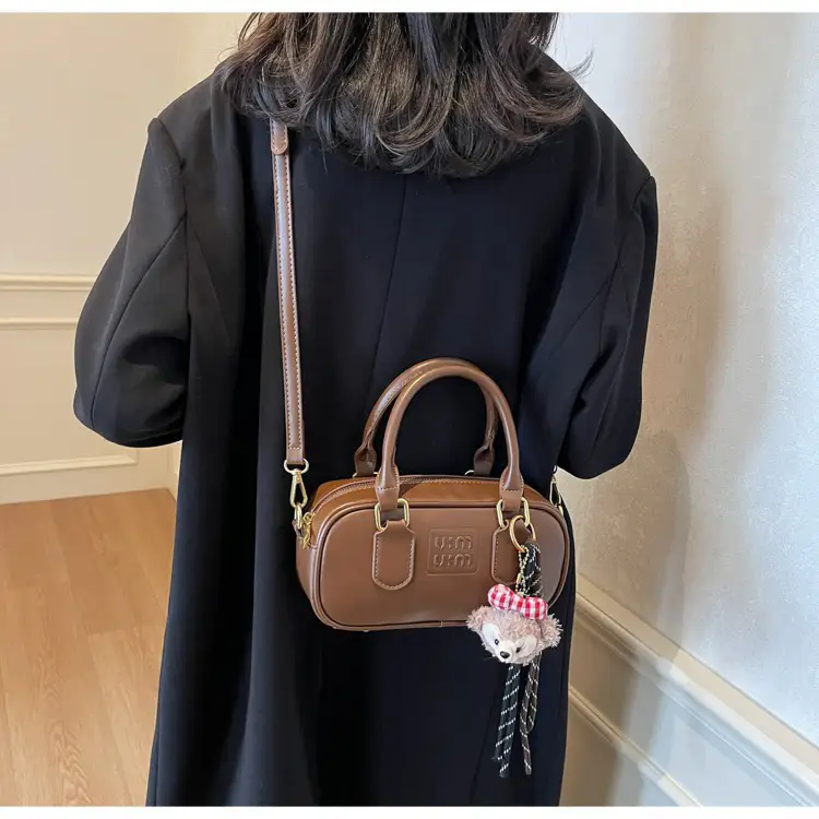 2025 Women's Black Textured Shoulder Bag with Flower Tassel — feature 16