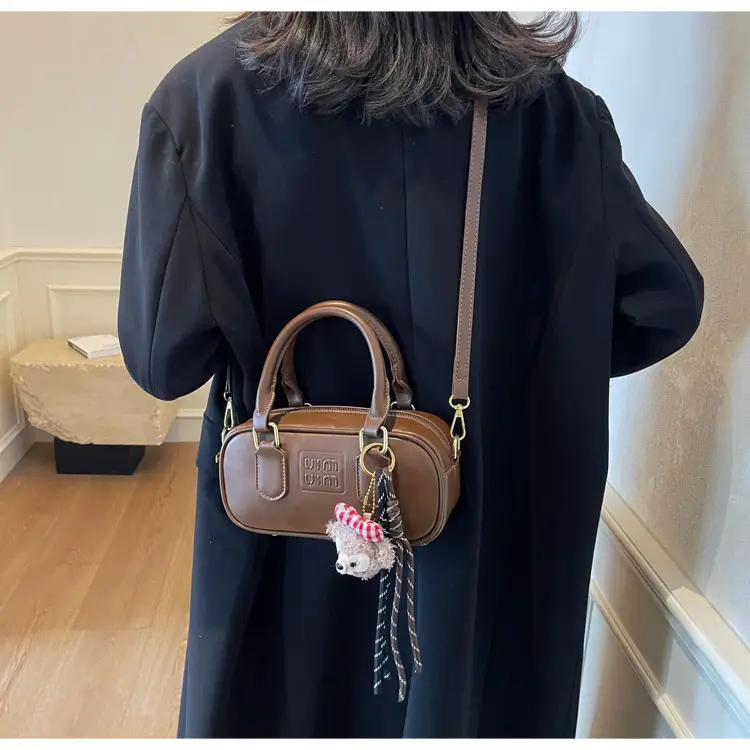 2025 Women's Black Textured Shoulder Bag with Flower Tassel — feature 17