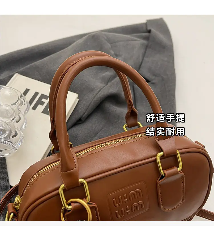 2025 Women's Black Textured Shoulder Bag with Flower Tassel — feature 5