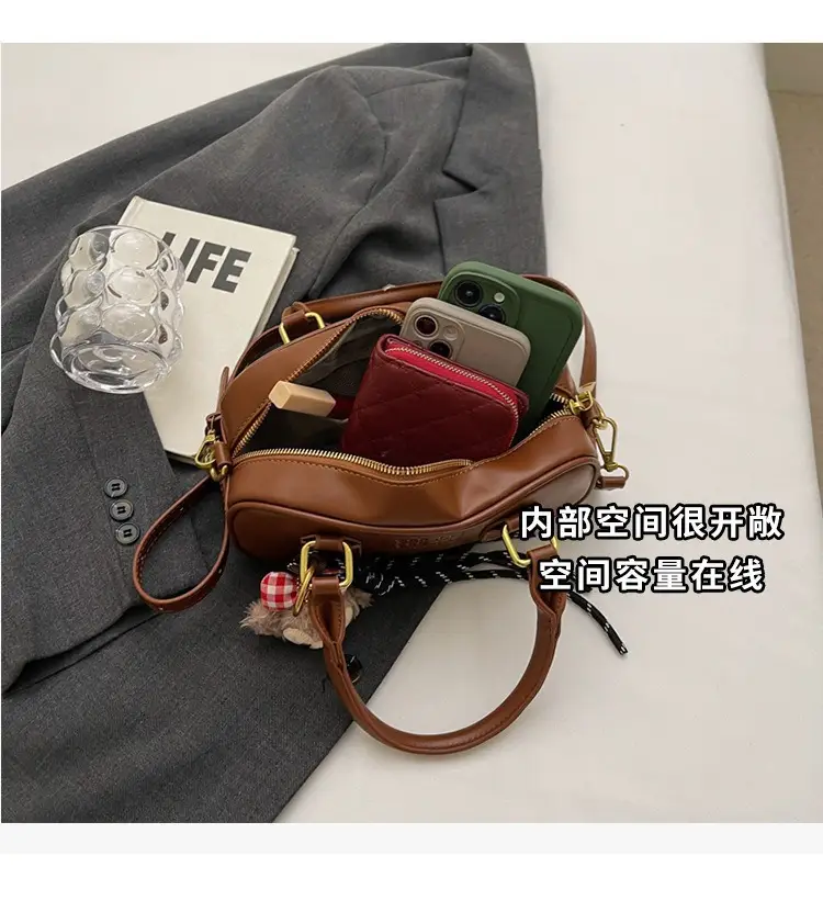 2025 Women's Black Textured Shoulder Bag with Flower Tassel — feature 8