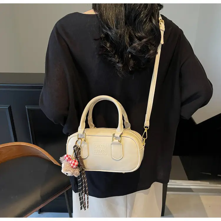 2025 Women's Black Textured Shoulder Bag with Flower Tassel — feature 9