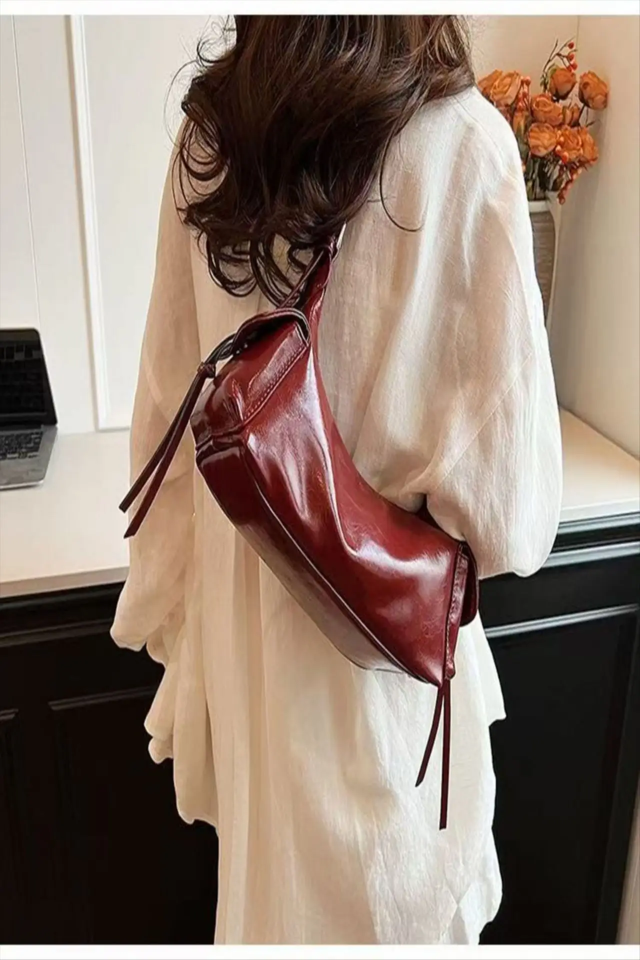 Retro Red Leather Commuter Bag for Women — feature 9