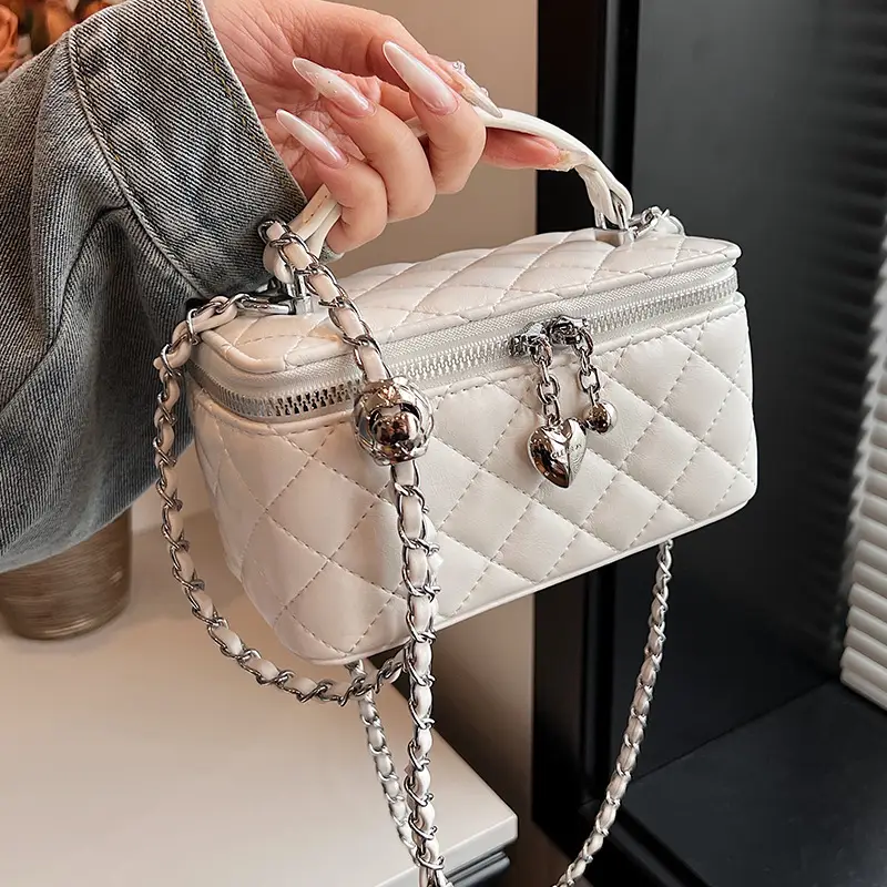 White Quilted Chain Bag for Women Spring 2026 - Image 5