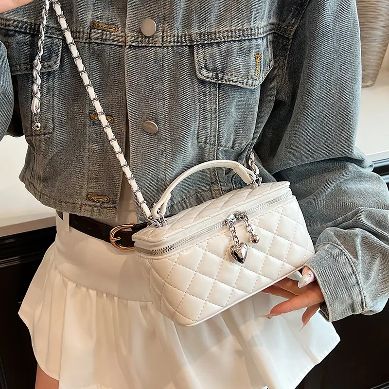 White Quilted Chain Bag for Women Spring 2026 - Image 6