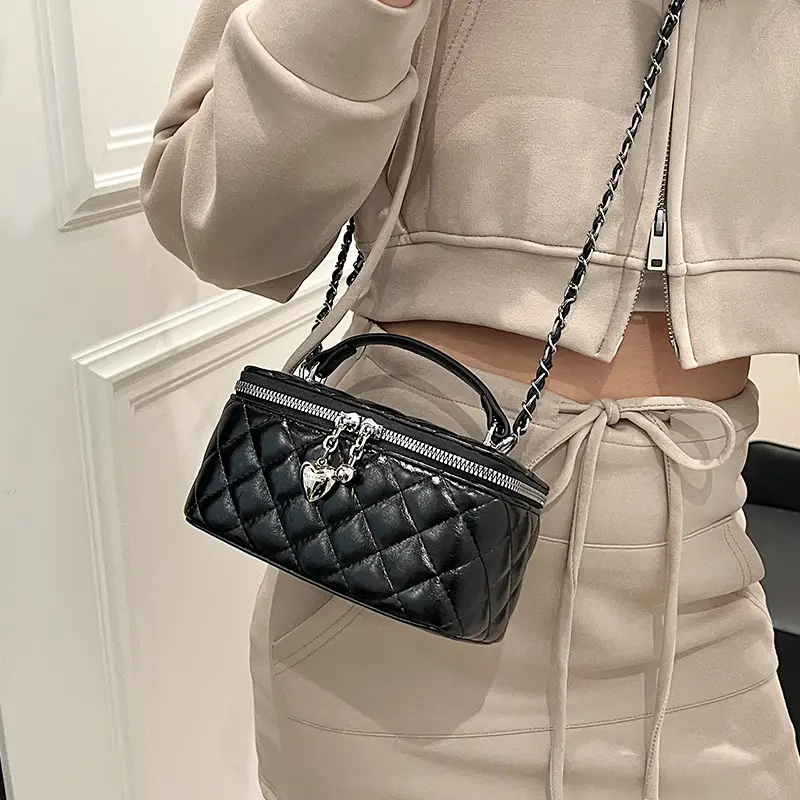 White Quilted Chain Bag for Women Spring 2026 - Image 8