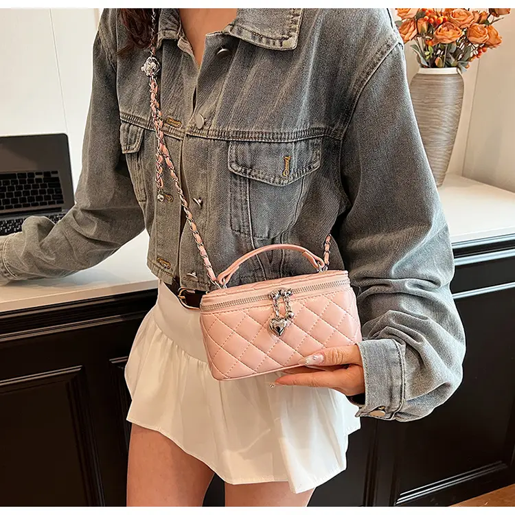 White Quilted Chain Bag for Women Spring 2026 — feature 17