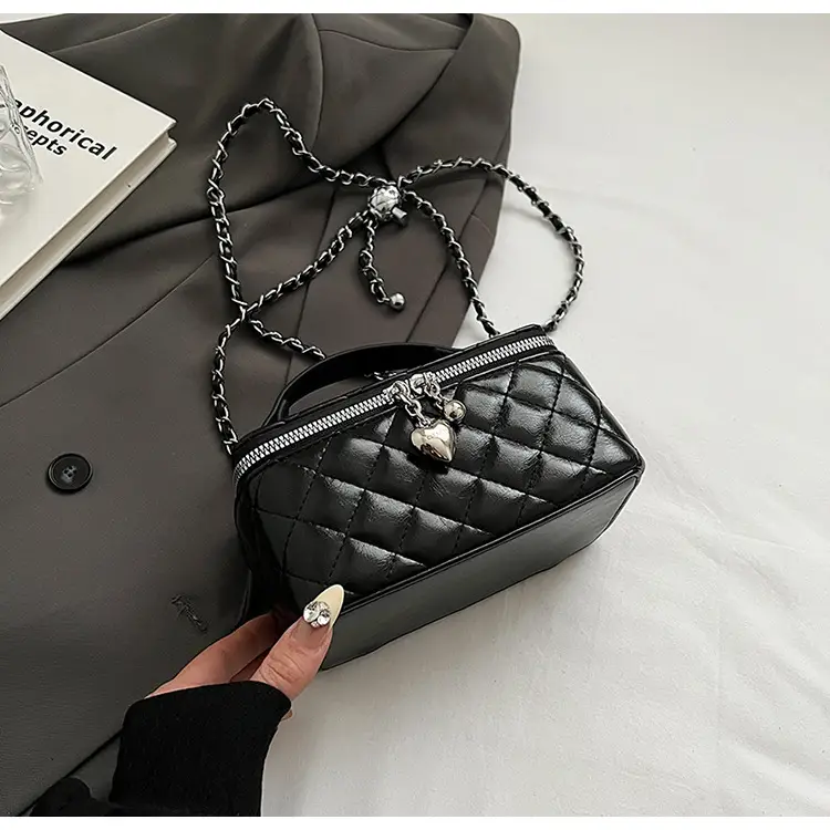 White Quilted Chain Bag for Women Spring 2026 - Image 3