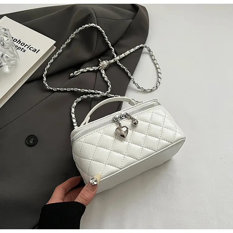 White Quilted Chain Bag for Women Spring 2026 - Image 4