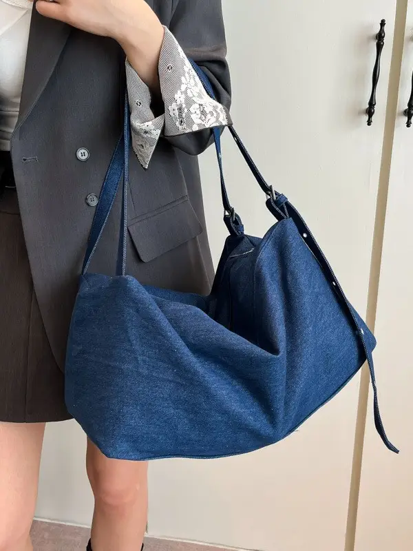 Blue Women's Large Tote Bag for Summer Commute - Image 4
