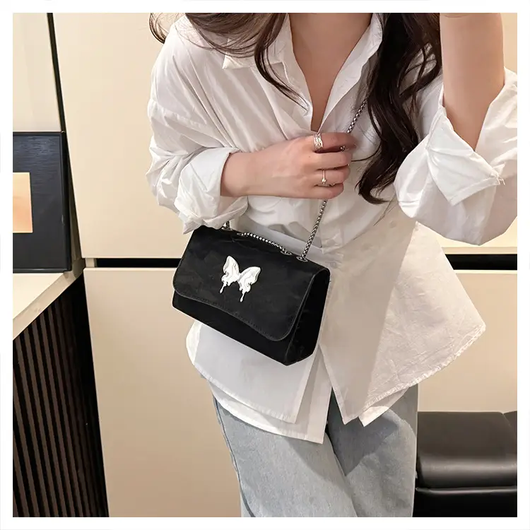 Gentle Butterfly Chain Shoulder Bag Silver 2025 — feature 17