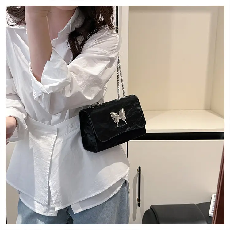 Gentle Butterfly Chain Shoulder Bag Silver 2025 — feature 18
