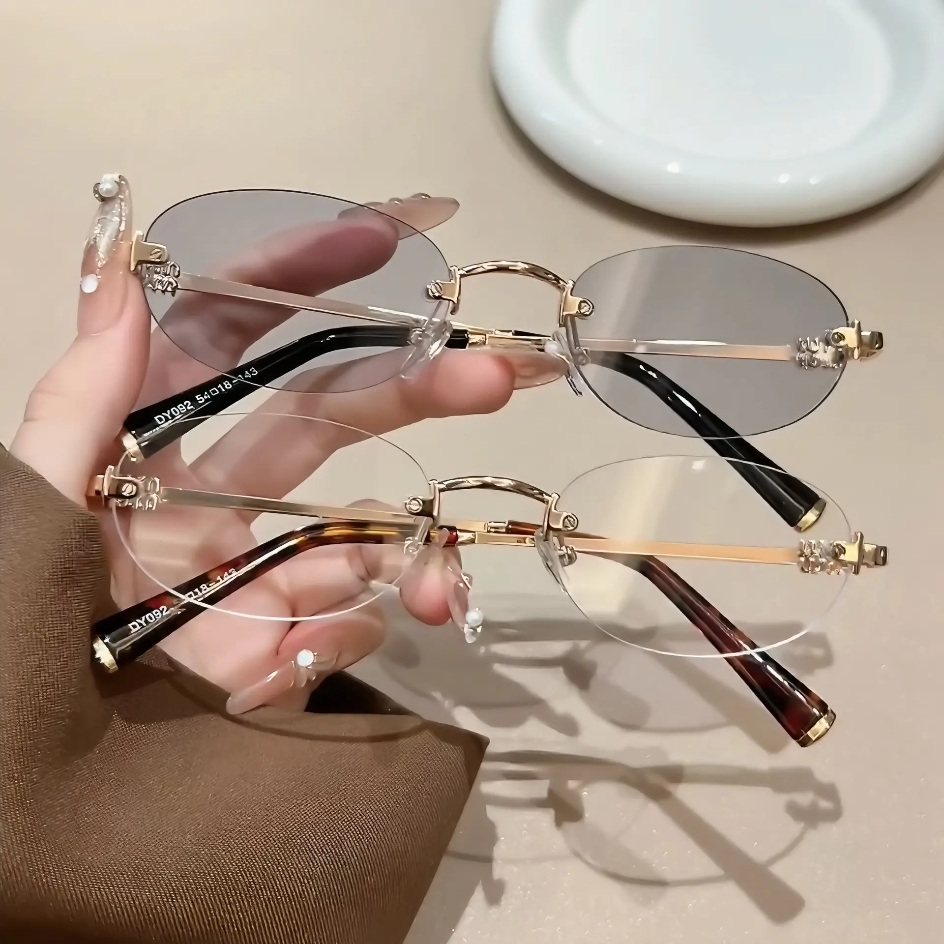 Trendy High-End Frameless Sunglasses for Women - Image 10
