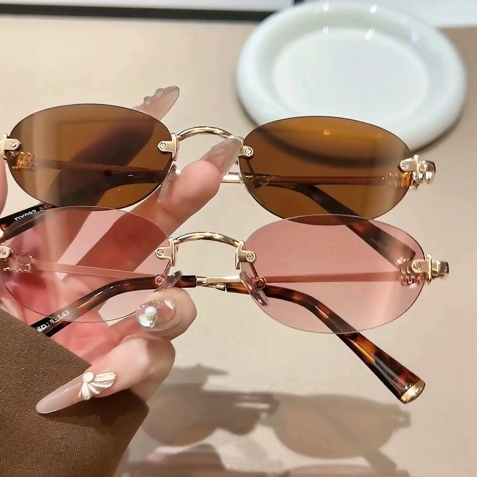 Trendy High-End Frameless Sunglasses for Women β feature 1