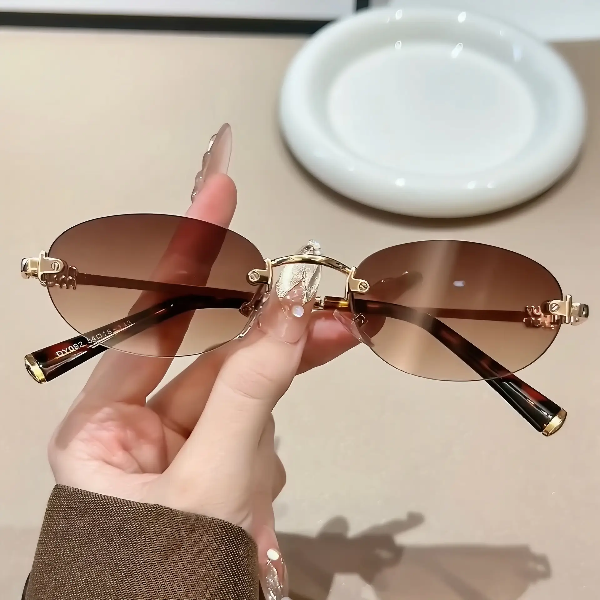 Trendy High-End Frameless Sunglasses for Women β feature 3