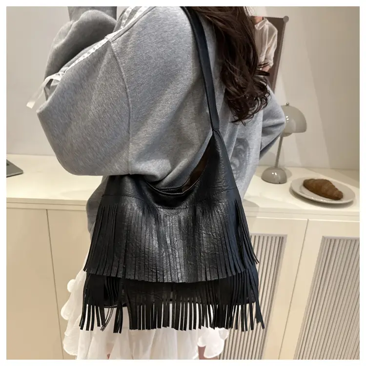 Black Tassel Shoulder Bag for Women Large Capacity — feature 8
