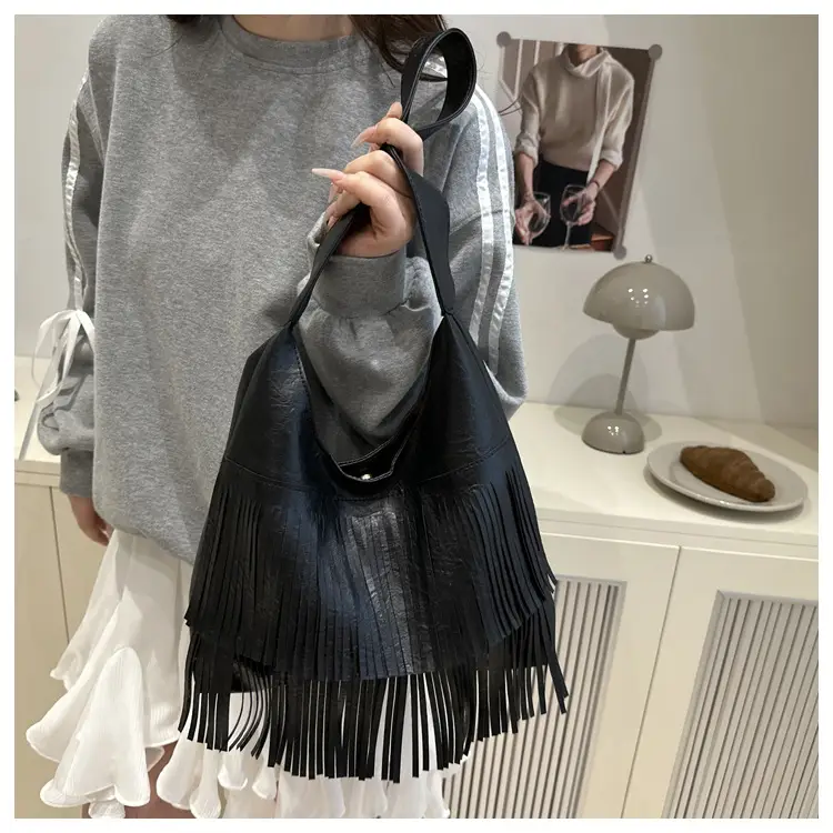 Black Tassel Shoulder Bag for Women Large Capacity — feature 9