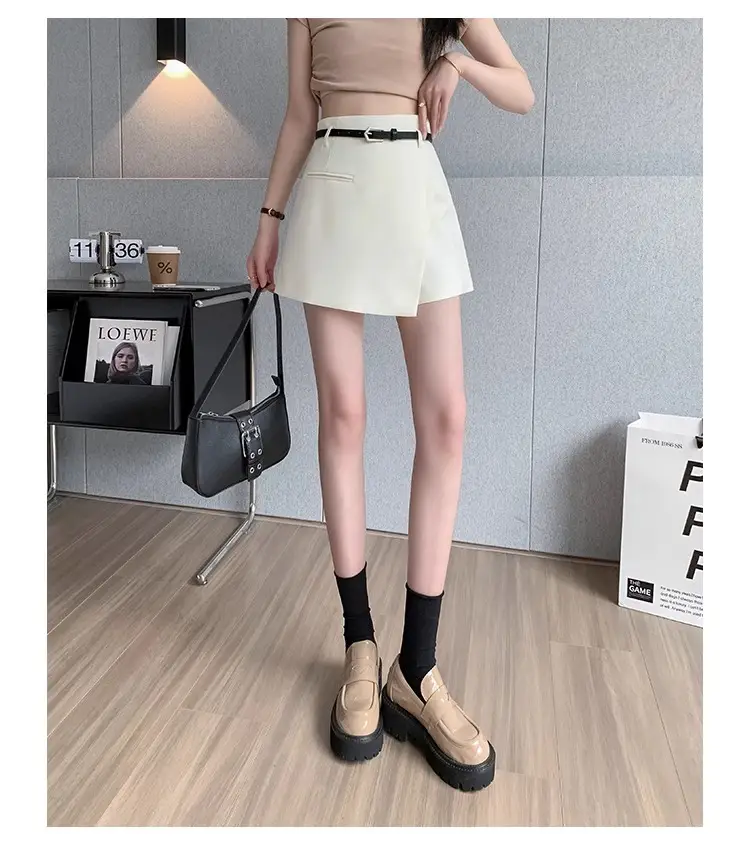2025 Women's Grey Pleated Belted Shorts Set — feature 20